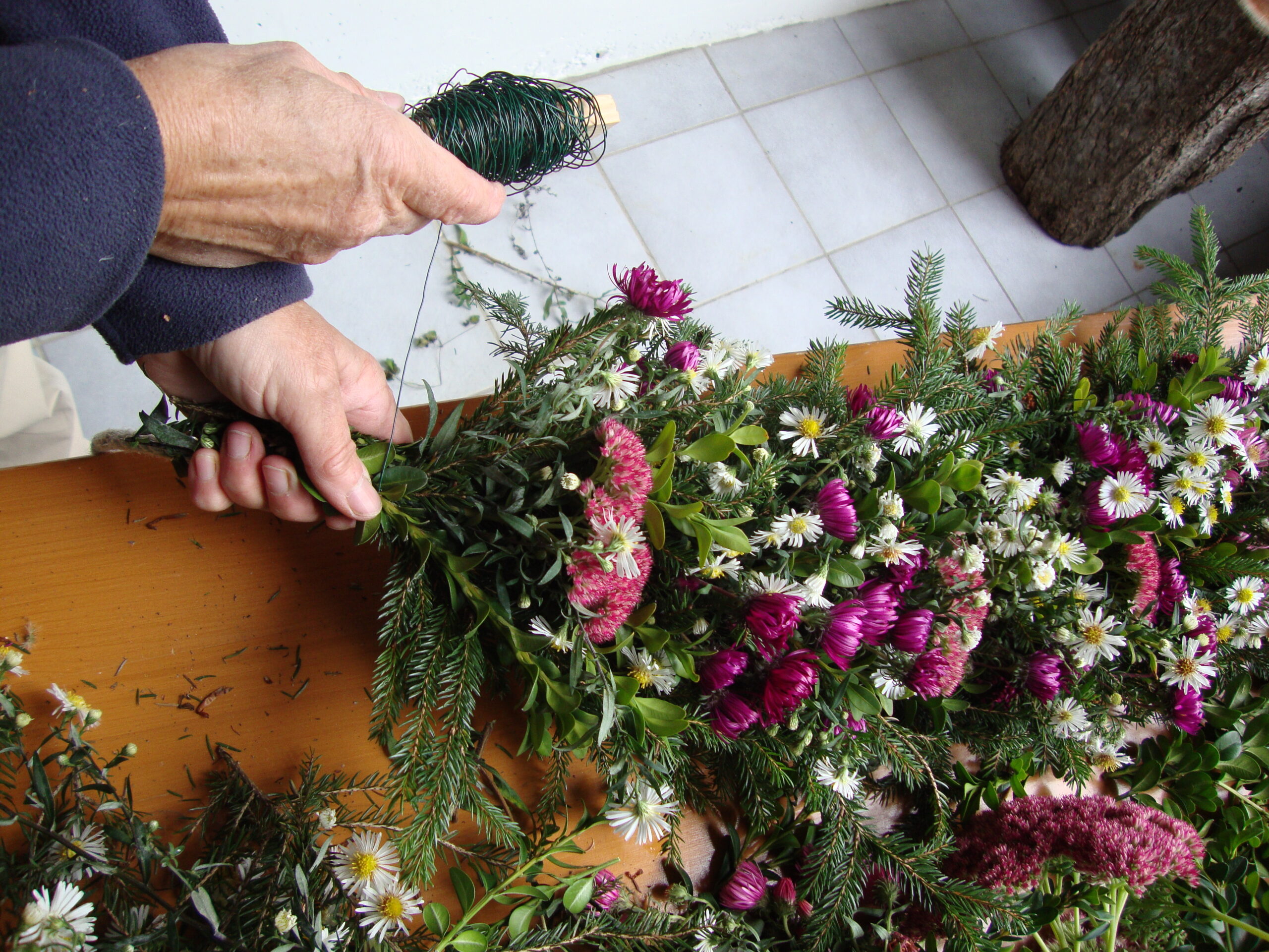 Landfrauen.ch_Paysannes.ch_Blumenkranz machen